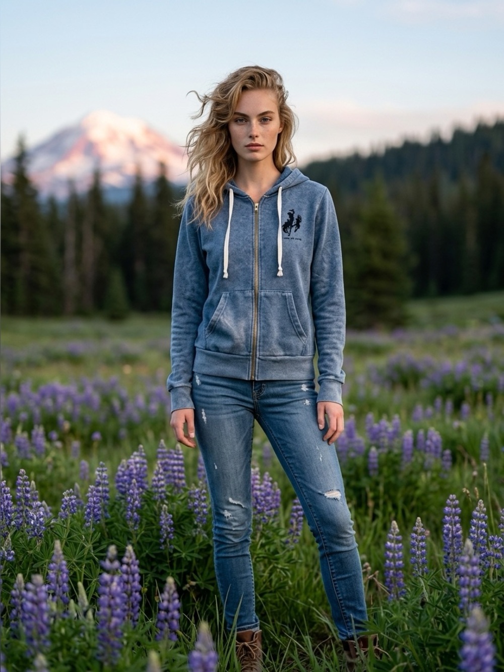 MV Sport Jackson Hole Wyoming Distressed Blue Full-Zip Hoodie Women’s Small